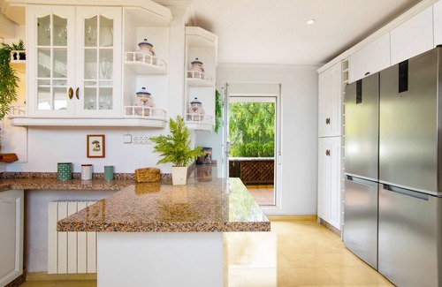 Hoya de los Patos Villa | 6 Bedroom Luxury Villa ,6 seater Jacuzzi & heated pool . 18 guests max