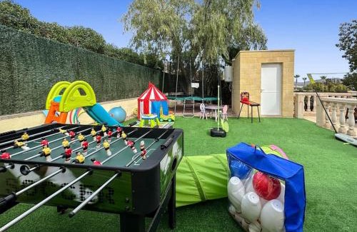 Hoya de los Patos Villa | 6 Bedroom Luxury Villa, Jacuzzi & heated pool 18 guests