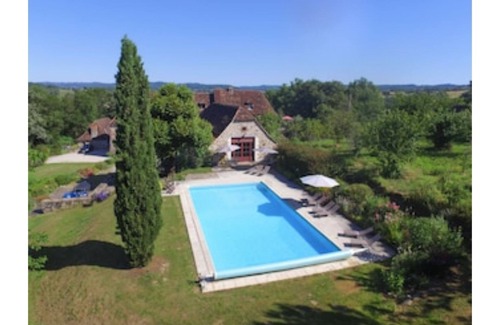 Curemonte House | 6 bedroom manor house in large property with pool and garden, games room