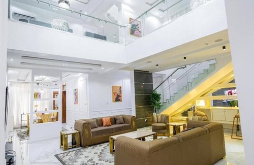 Lekki Phase 1 Villa | 6 bedroom mansion in lekki phase 1