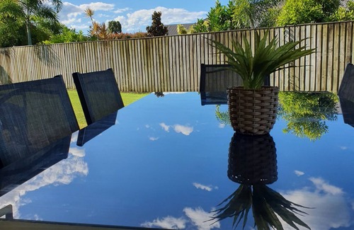 Wondunna House | 6 Bedroom Modern Home + Pet Friendly! Sleeps 14