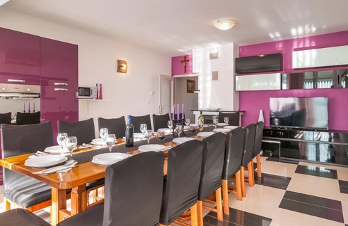 Kamen House | 6 bedroom nice home in Zrnovnica