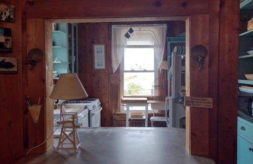 Colington Cottage | 6 Bedroom, Oceanfront, Historical Landmark