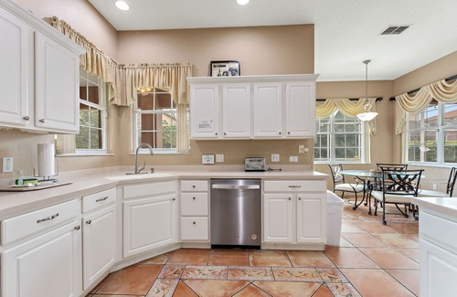 Tuscan Hills Cottage | 6 Bedroom Premium Home With Pool, Spa and Games Room #800