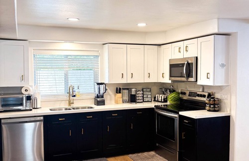 Lehi House | 6 Bedroom Resort Central location Close to Tempe Scottsdale Golf Sprint Training