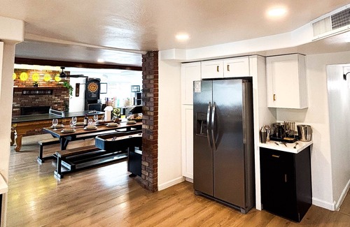 Lehi House | 6 Bedroom Resort Central location Close to Tempe Scottsdale Golf Sprint Training