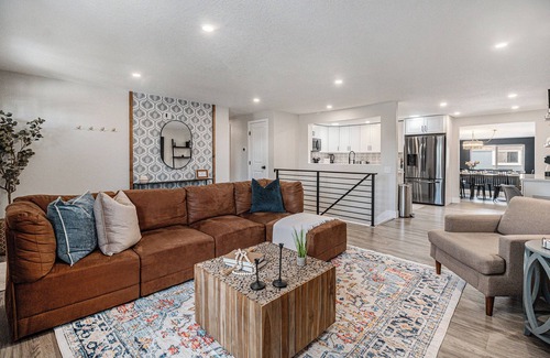 Westminster House | 6-bedroom Retreat - Game + Movie Room - Fire Pit - 15 min to Denver + Boulder