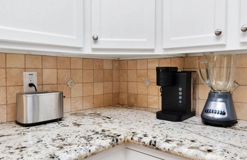 Kingwood Apartment | 6-Bedroom Retreat, Pool & Spa: 20 Min Downtown GB