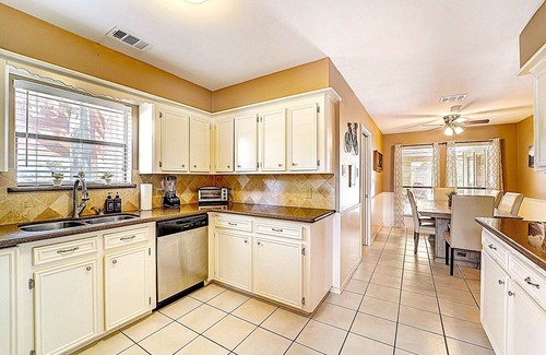 Pinehurst Of Atascocita House | 6-Bedroom Sanctuary w Pool: 30 Mins Downtown PG