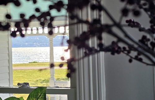 Valois House | 6 bedroom Victorian, on Hundreds of feet of unmatched pristine level beachfront.