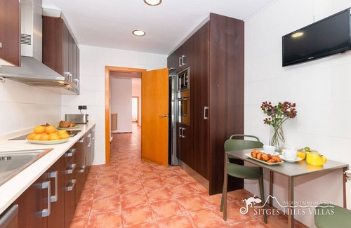 Olivella Villa | 6 Bedroom Villa with Wonderful Panoramic Views