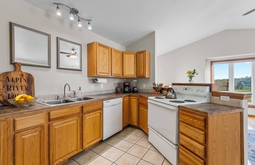 San Juan River Village House | 6-bedroom with 4 masters! Multiple Family Mountain Haven