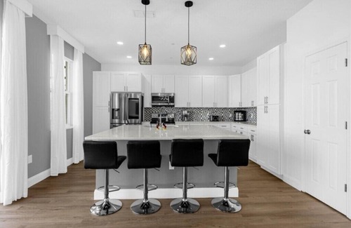 Liberty Village House | 6 Bedrooms/3.5 Bathrooms/Liberty Village (4539 PC)