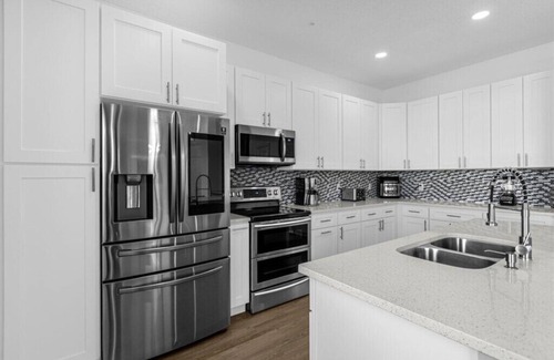 Liberty Village House | 6 Bedrooms/3.5 Bathrooms/Liberty Village (4539 PC)