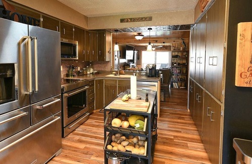 Cascade House | 6+ bedrooms, 3 bath, Sauna, Hot tub! excellent flyfishing all on the Mighty Mo!