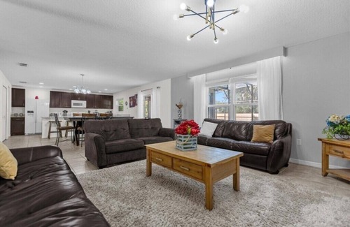 Crystal Cove House | 6 Bedrooms/4.5 Bathrooms/Crystal Cove (957 EG)