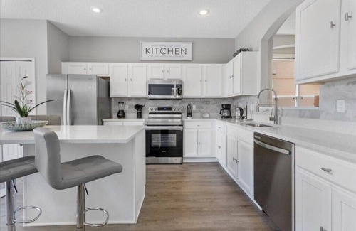 Seasons House | 6 Bedrooms/4.5 Bathrooms Seasons (1270 SB)