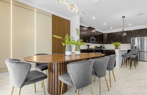 Campbell House | 6 Bedrooms/5 Bathrooms/Storey Lake (4370 RS)