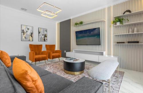 Campbell House | 6 Bedrooms 5 Bathrooms Storey Lake 4370 Rs