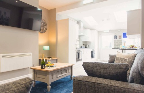 Tamworth House | 6 Bedrooms ALL with En-suites - Fantastic House