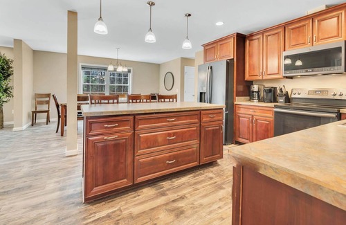 Rowland House | 6 Bedrooms + Hot Tub + Game Room + Movie Theater