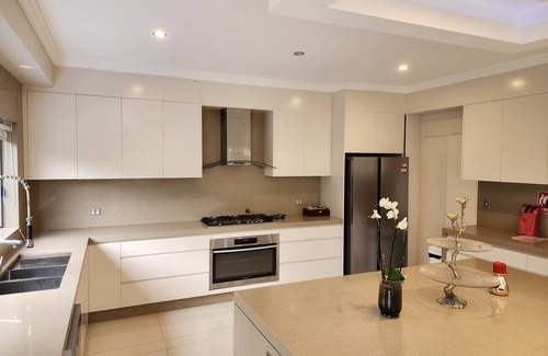 Kellyville House | 6 bedrooms, swimming pool, Spa - 5 star home