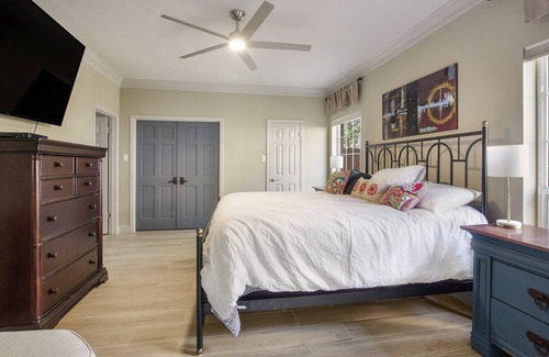 Sonoma Ranch House | 6 Bedrooms With a Pool and 4 baths!