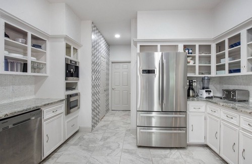 Sonoma Ranch House | 6 Bedrooms With a Pool and 4 baths!