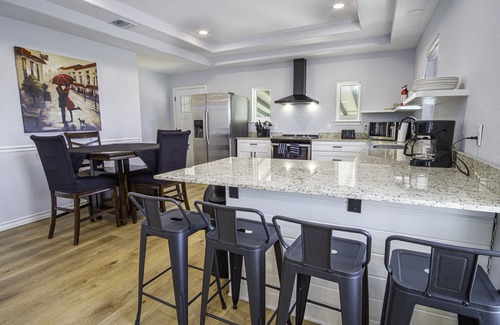 Highland Park House | 6-Beds 3BDRM & 2Bath Close prox. to Downtown. Full Kit,Ldry, & cvred parking