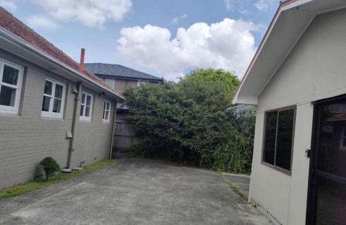 Mount Albert Ski Chalet | 6 Beds including 4 Double Beds and 2 Single Sofa Beds Serviced Chalet B