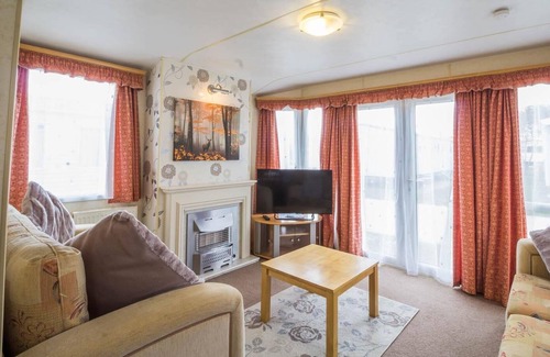 Hopton House | 6 berth caravan for hire at Broadland Sands Holiday Park in Suffolk ref 20329BS