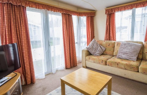 Hopton House | 6 berth caravan for hire at Broadland Sands Holiday Park in Suffolk ref 20329BS