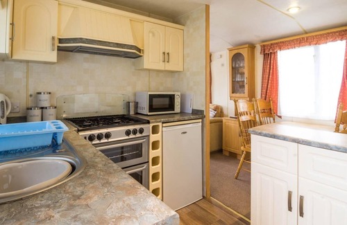 Hopton House | 6 berth caravan for hire at Broadland Sands Holiday Park in Suffolk ref 20329BS