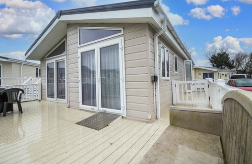 Hopton House | 6 berth lodge with WiFi at Broadland Sands in Suffolk ref 20007CV