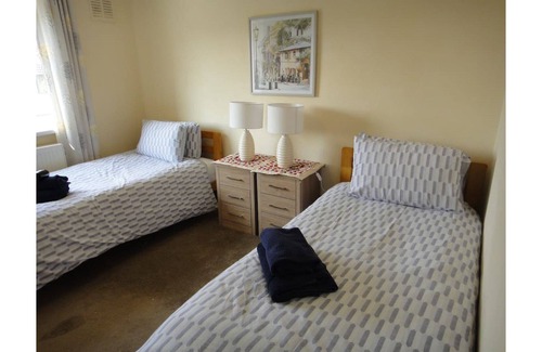 Corby House | 6 Berth-s/catering-house-2 bath-2WC-parking
