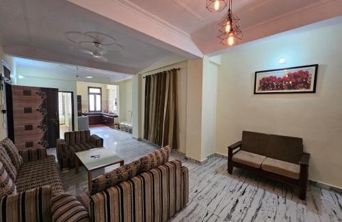 Alambagh Apartment | 6 BHK in Krishna Nagar Lucknow LKO6BHK 401l&402R