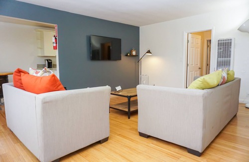 Ocean Park Condo | 6 Blocks from Beach - Private Locked Room in Great Building & Ideal Location!