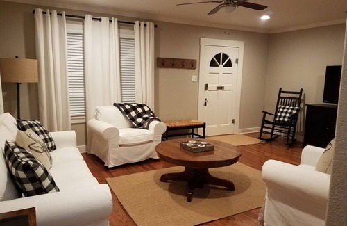 Fredericksburg House | 6 Blocks from Downtown Main Street- Great for Families & Girls Weekend