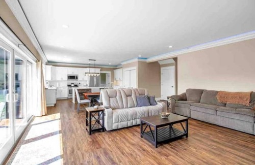 Ellicottville House | 6 BR+ 10min walk to town, new build with game room and patio with fire table