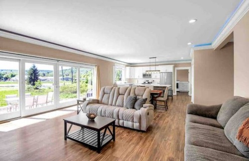Ellicottville House | 6 BR+ 10min walk to town, new build with game room and patio with fire table