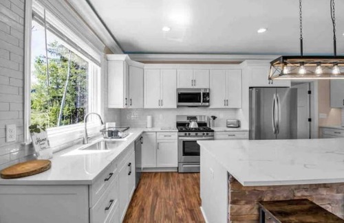 Ellicottville House | 6 BR+ 10min walk to town, new build with game room and patio with fire table