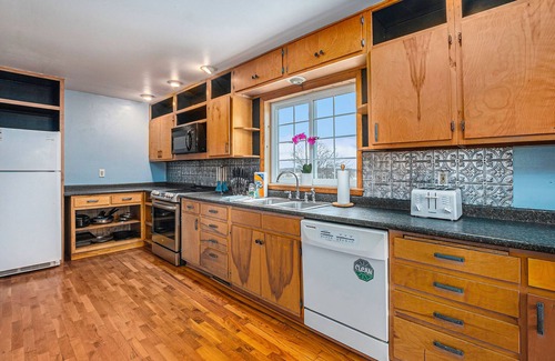 Ludington Other | 6 BR, 3.5 BA Farmhouse located amidst rolling hills of Orchards. Sleeps 16!