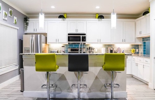 West Dallas House | - 6 BR Big Home w HOT TUB, Firepit, basketball hoop Located near Dallas!