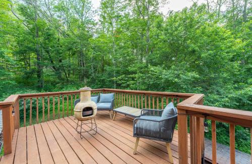 Wolf Laurel House | 6 Br Cabin Hot Tub Fire Pit Min to Hatley Pointe