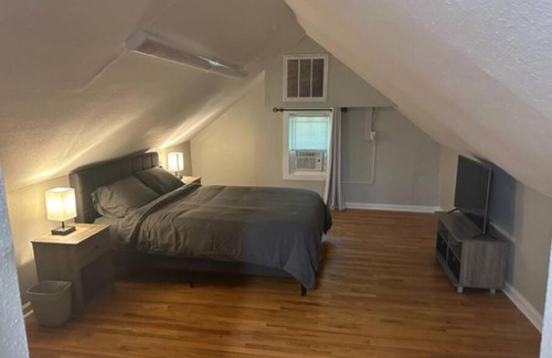 Greenville House | 6 BR Home near Football Stadium!
