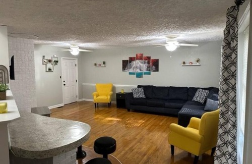 Greenville House | 6 BR Home near Football Stadium!