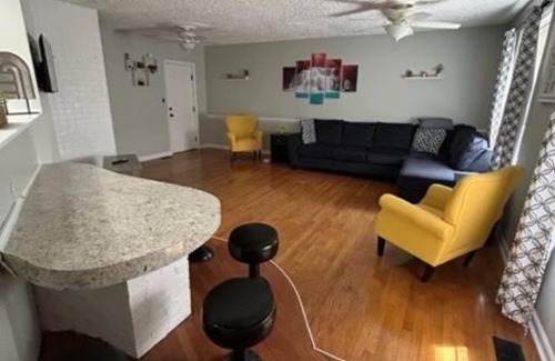 Greenville House | 6 BR Home near Football Stadium!