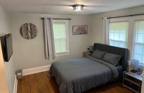 Greenville House | 6 BR Home near Football Stadium!