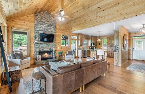 Blairsville House | 6 BR Luxury Lake Nottely Mountain Retreat