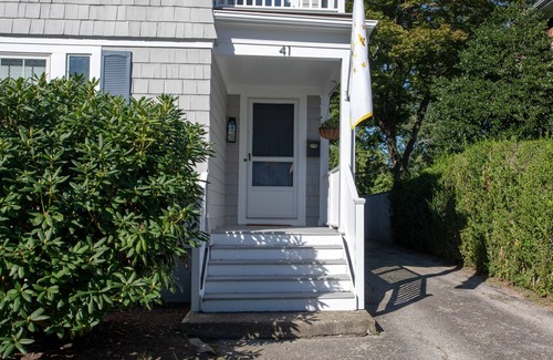Top of the Hill House | 6 BR Monthly Rental in Newport, Great Location!Walk to Cliff Walk, Beach, Thames